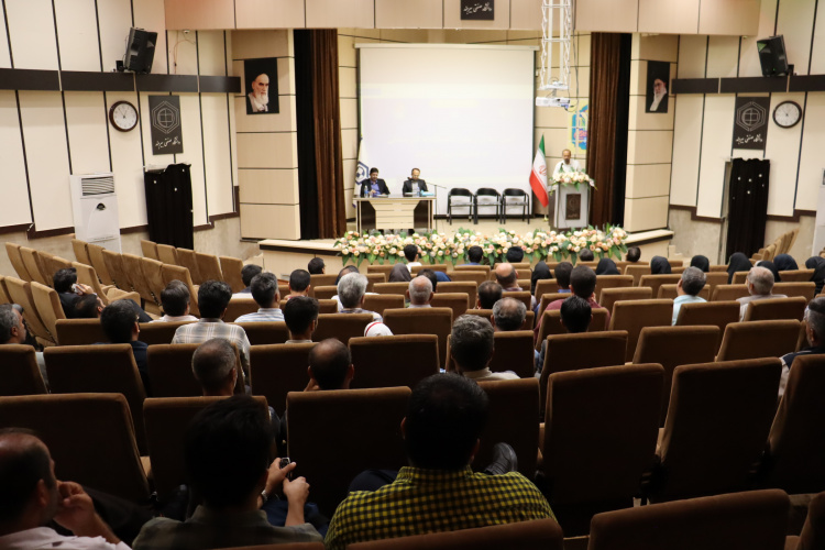تجلیل از کارمندان نمونه دانشگاه صنعتی بیرجند به مناسبت هفته دولت و روز کارمند